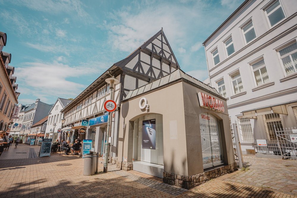 Lütjenstraße 2